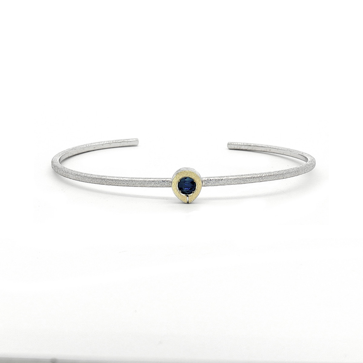 Pulsera de plata, oro y zafiro