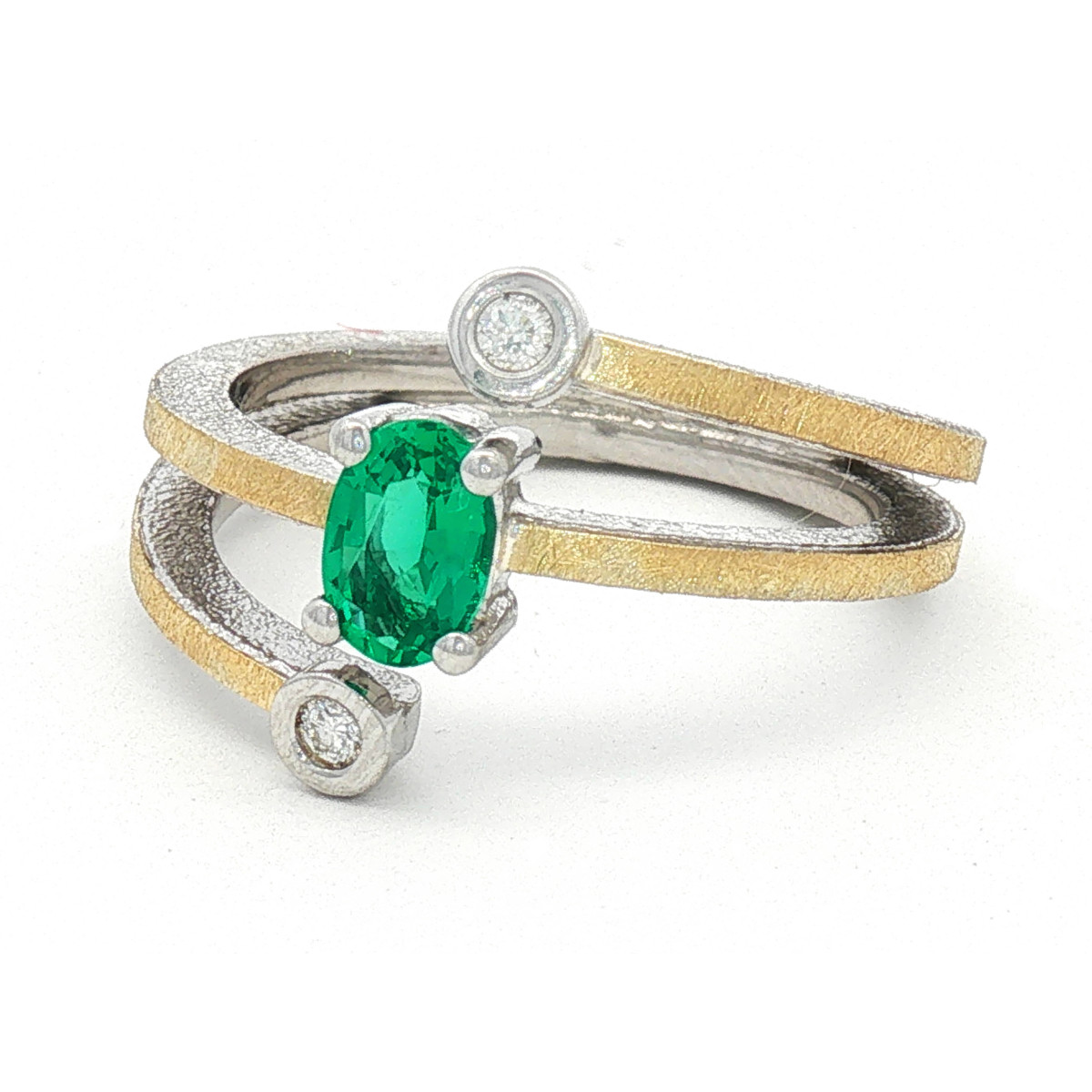 Anillo de plata, oro, esmeralda y brillante lab