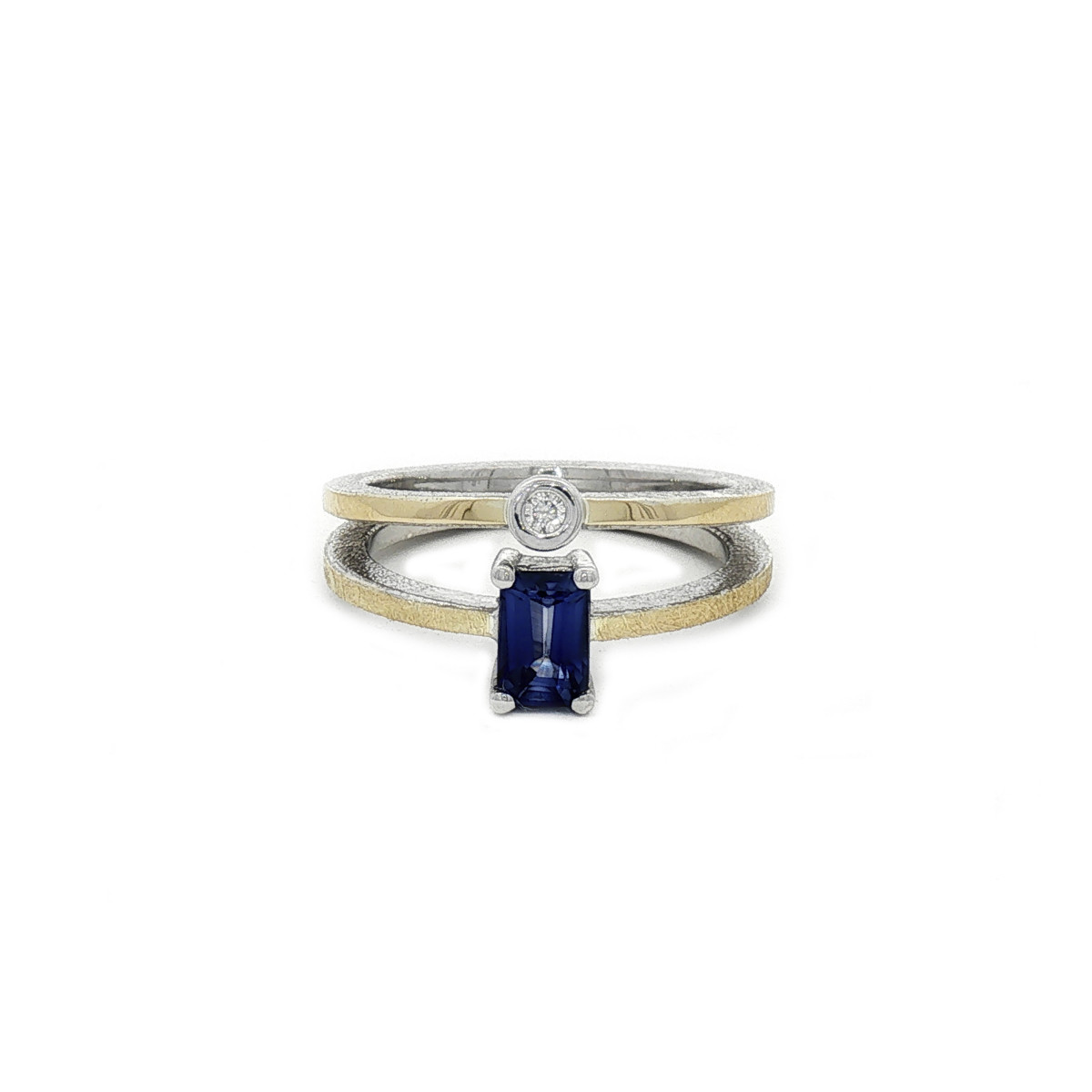 Anillo de plata, oro, zafiro y brillante lab
