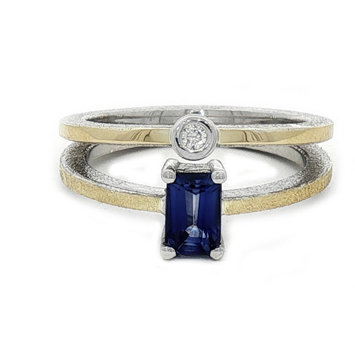 Anillo de plata, oro, zafiro y brillante lab