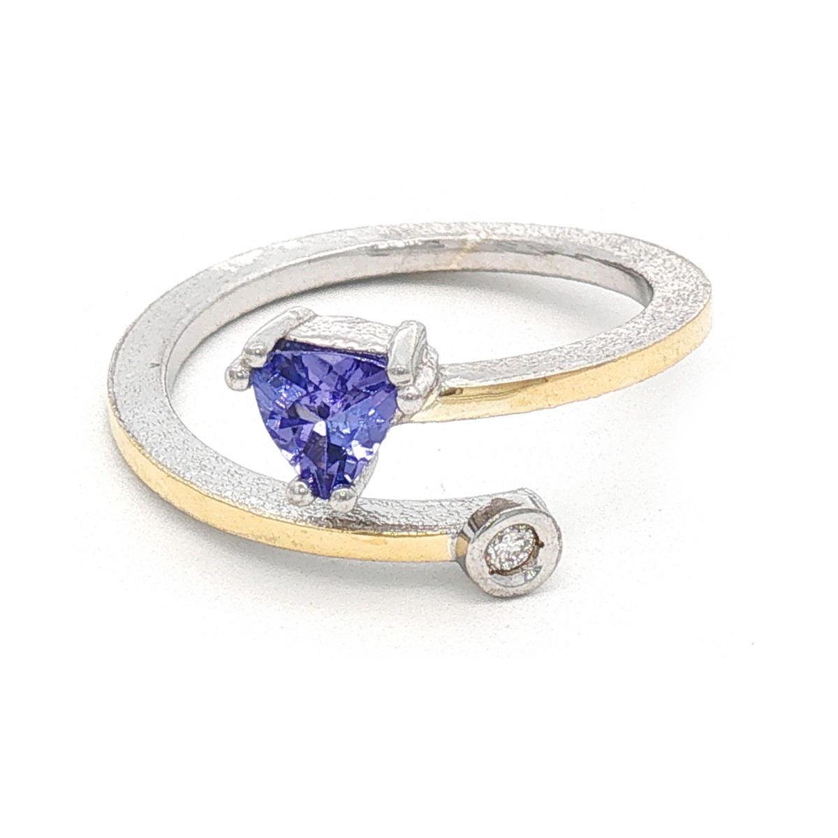 Anillo de plata, oro, tanzanita y brillante lab