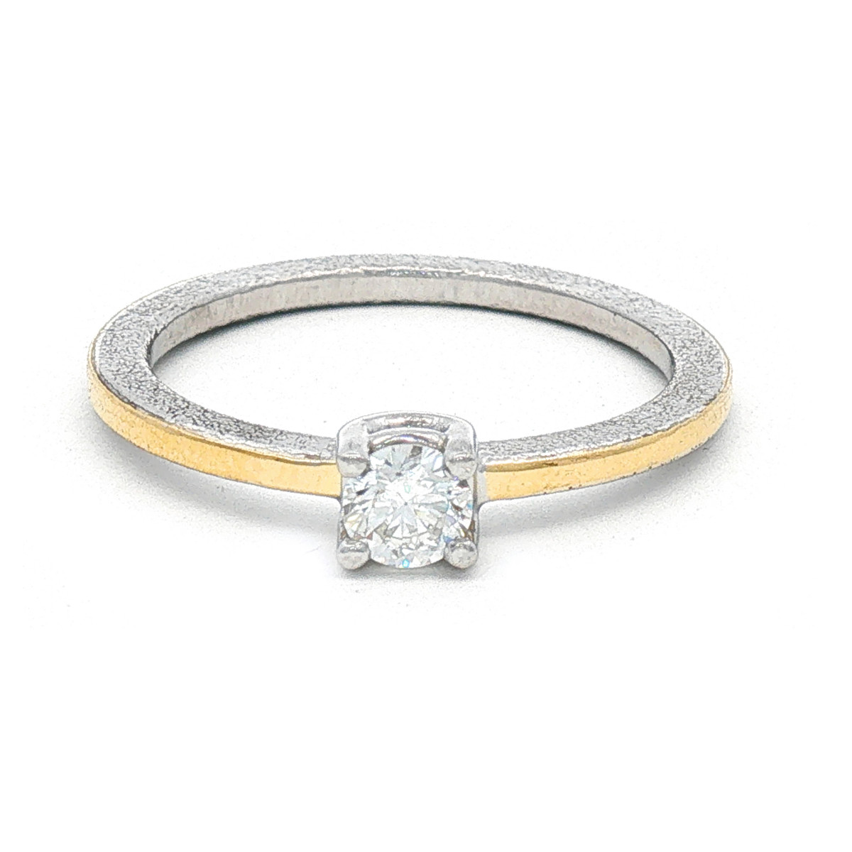 Anillo de plata, oro y brillante lab