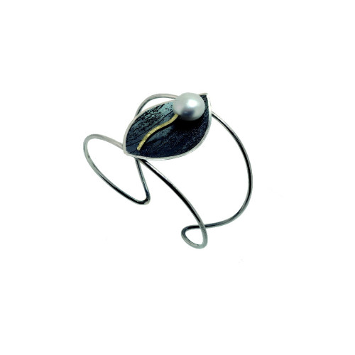 Silver, gold and cultured pearl bangle