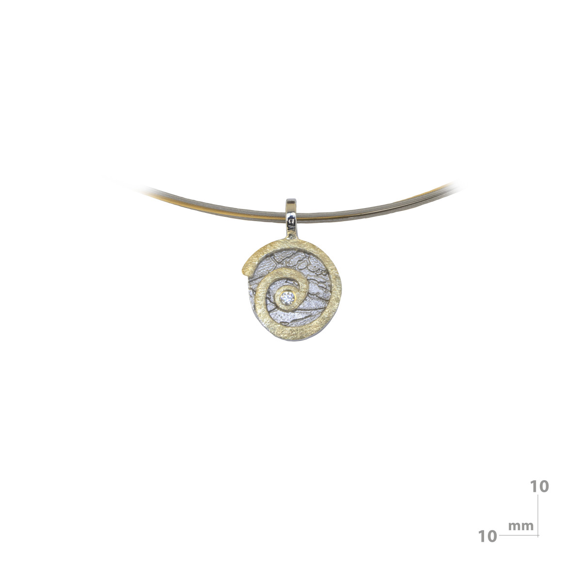 0.015 ct silver, gold and brilliant pendant