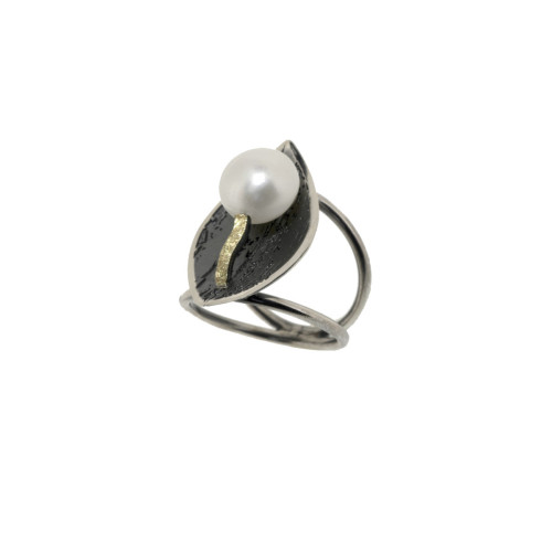 Silver, gold and pearl ring