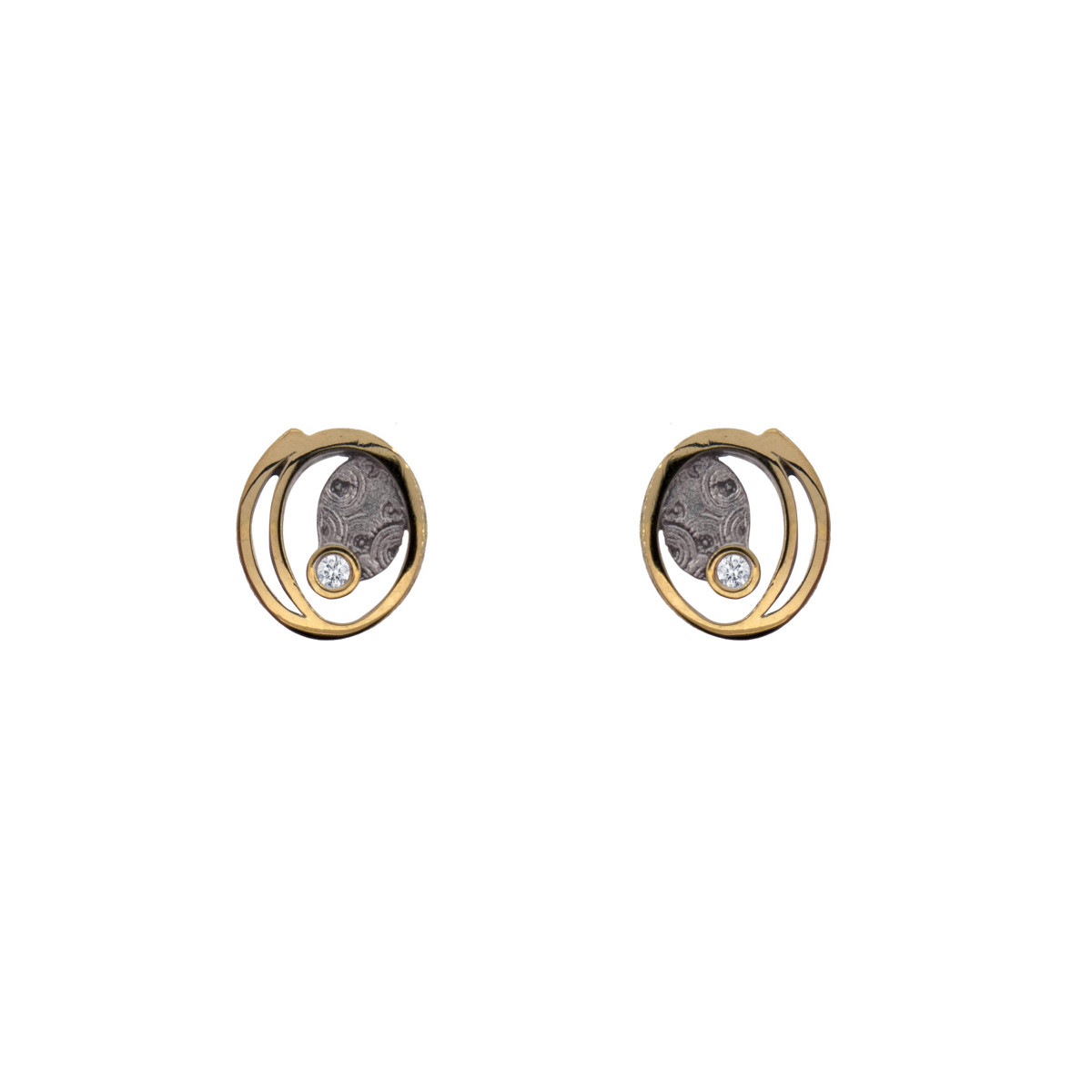 Pendientes fabricados en plata, oro y brillante