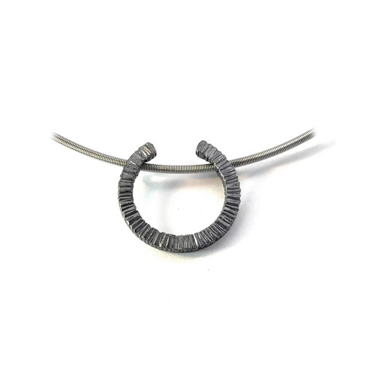 Colgante de plata negra