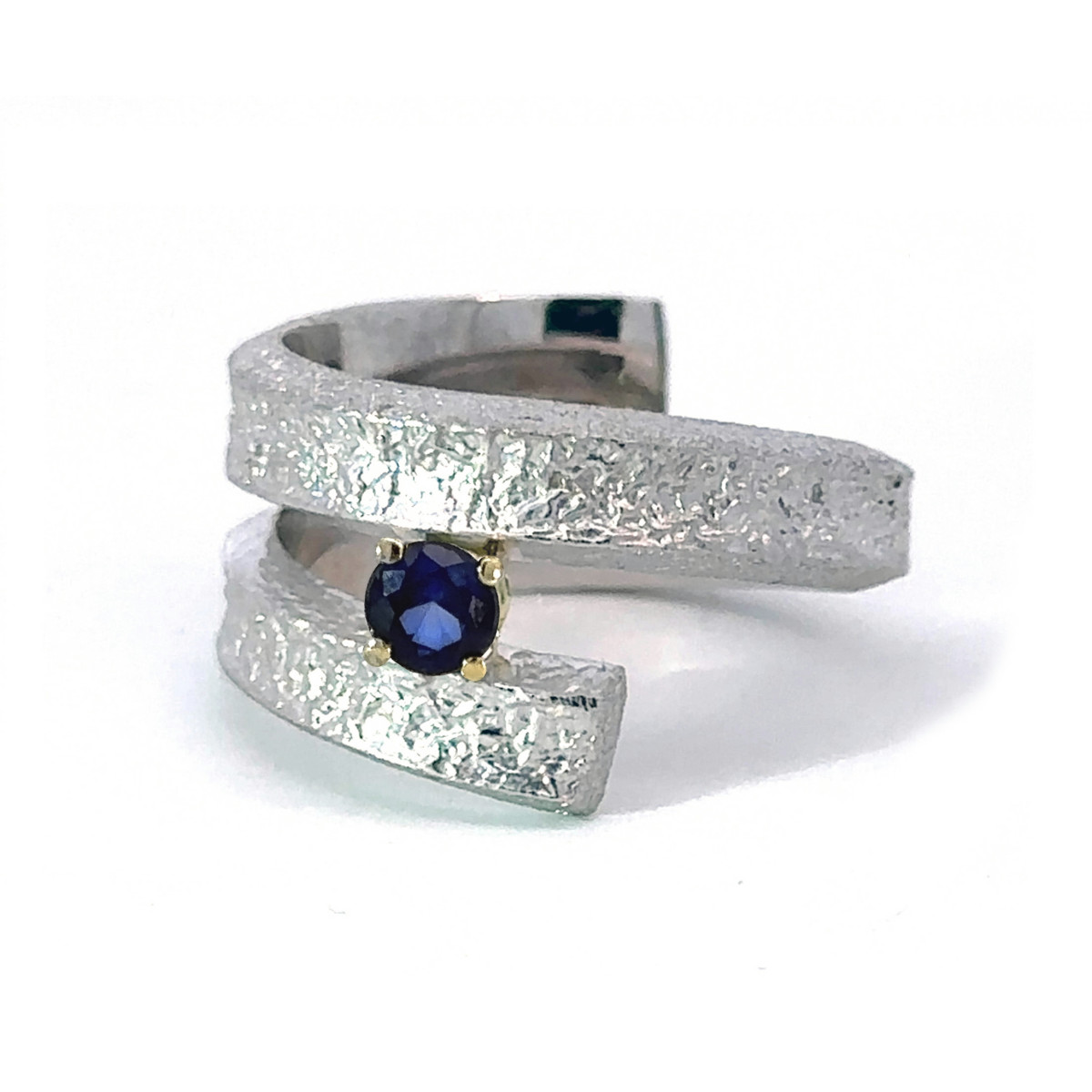 Anillo de plata, oro y zafiro