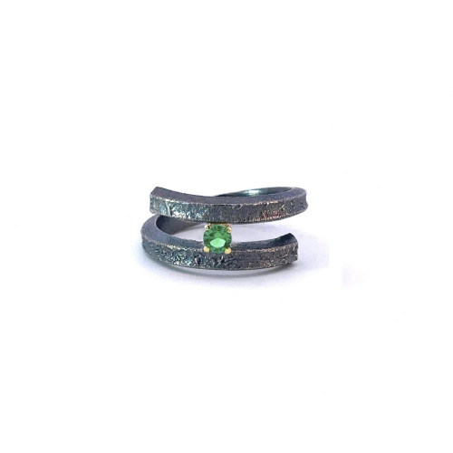 Anillo de plata, oro y esmeralda hidrotermal
