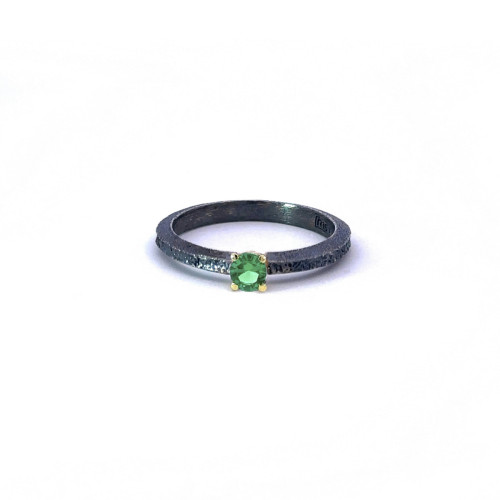 Anillo de plata, oro y esmeralda hidrotermal